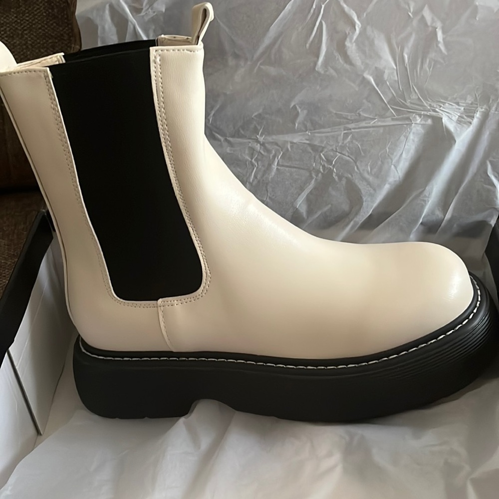 Pillow Sole Ankle Boots